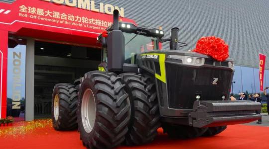 Gázolaj és áram násza: 1200 lóerővel tépi a földet a Zoomlion legújabb óriása +VIDEÓ