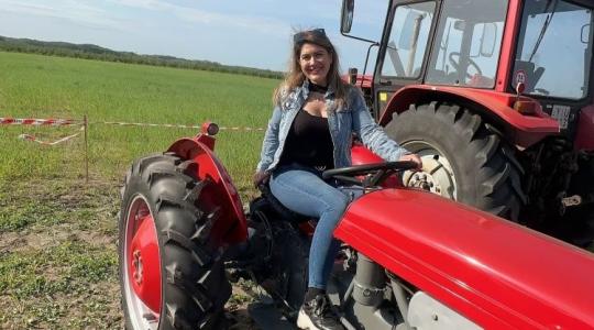 121 traktor és egy édesanya: a nő, aki megmozdította a gazdákat