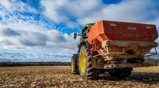 Időjárás: Élénk szél zavarhatja meg a holnapi kerti munkákat + VIDEÓ