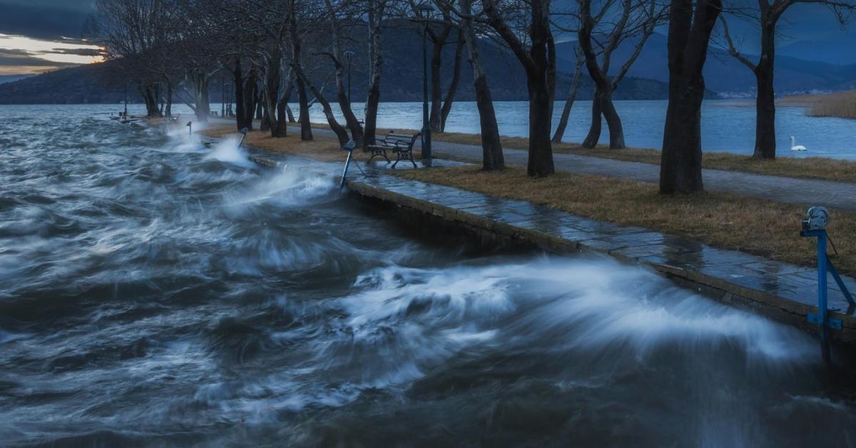 Ez brutális: orkán erejű szél a Balatonnál!