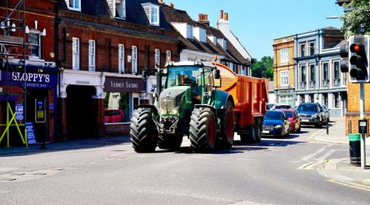 Egymásnak estek a gazdák a KRESZ-módosítások miatt