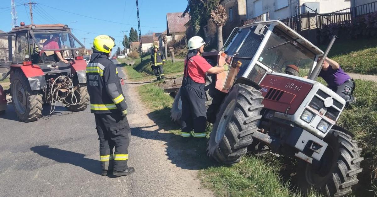 Traktor borult árokba Csurgón – vajon hogyan történhetett meg?