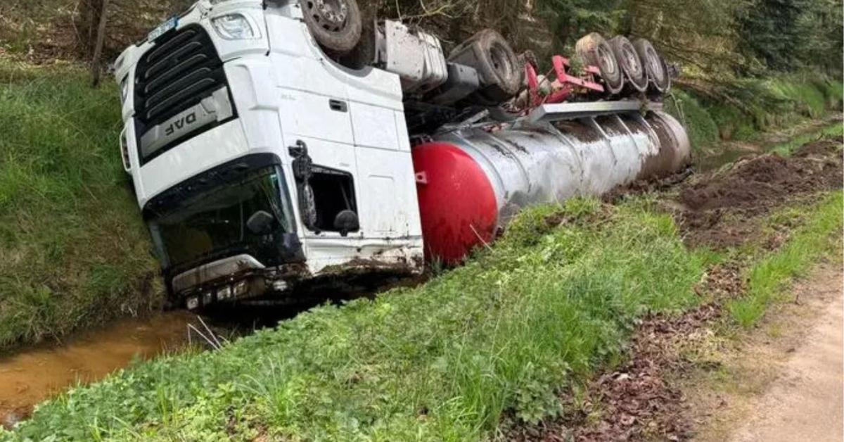 Huszonhétezer liter hígtrágyával borult az árokba Huszonhétezer liter hígtrágyával borult az árokba