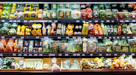 A Tesco nagy dobása: a pékárutól a prémium takarmányig