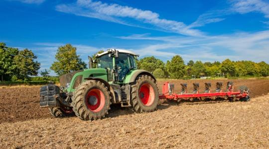 Upsz, a spárgát is kiszántotta a bérvállalkozó – Mit lehet ilyenkor tenni?