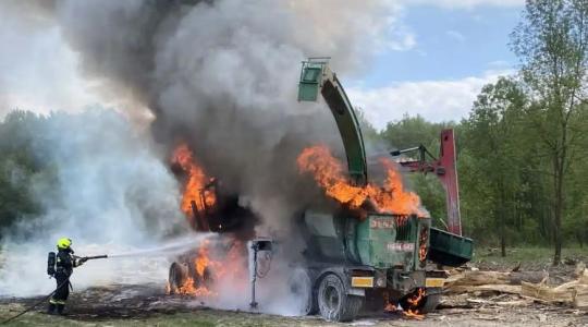 Tűzeset Kölkednél: rommá égett egy traktor és munkagépe