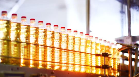 Hiába az árréskorlátozás, mégis drágult az étolaj: kiderült, mi fűti az árakat