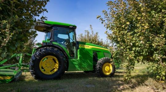 Fordulat a traktorpiacon: így készül a John Deere a jövőre