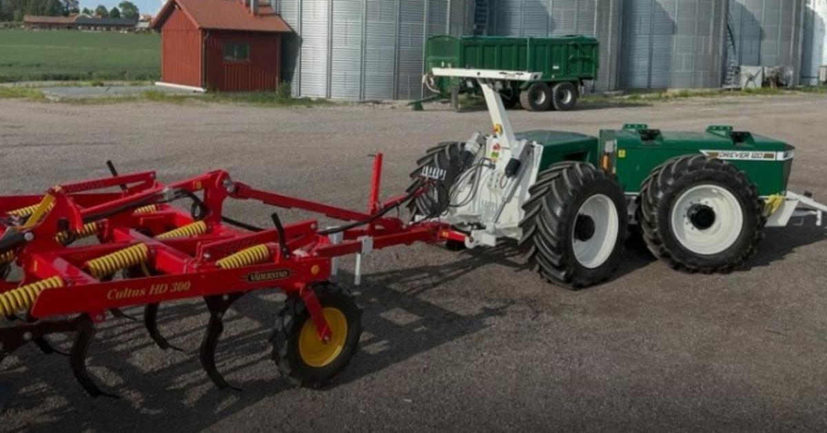 Kimegy a táblára, elvégzi a munkát és szól, ha befejezte