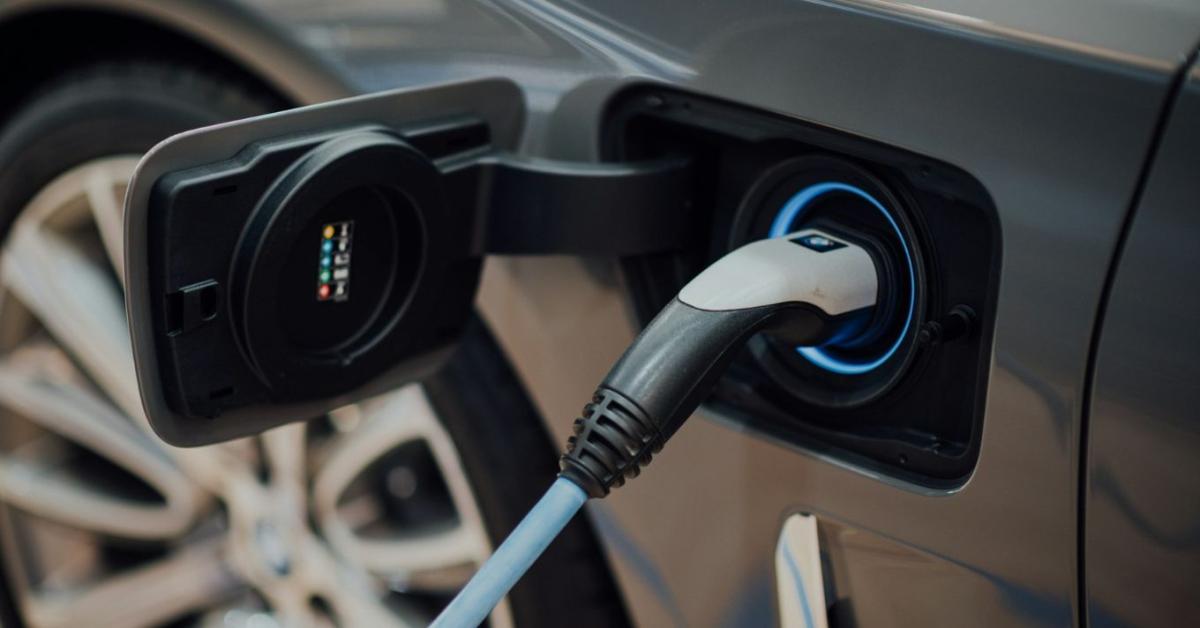 Mi köze a diétás kólának az elektromos autókhoz? Meglepő helyen ütött be a globális válság