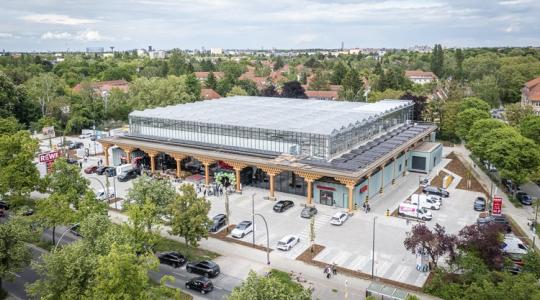 Döbbenetes hatékonyság: a szupermarket tetején épült fel a salátafarm Döbbenetes hatékonyság: a szupermarket tetején épült fel a salátafarm