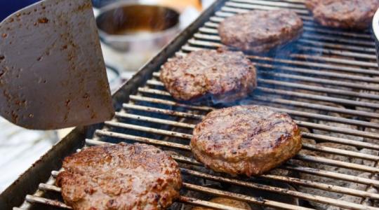 Ezek a fák adják a legjobb füstöt és aromát grillezéskor!