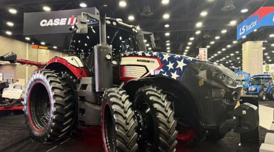 Lehullt a lepel: ilyen lett a 250 éves USA traktora