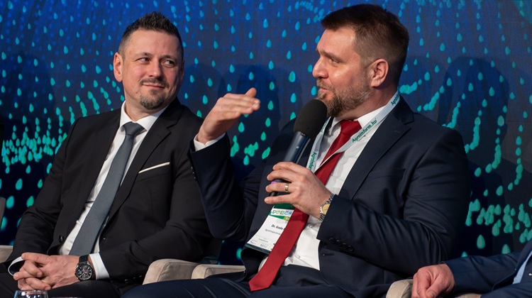 Hollósi Dávid (MBH Bank) és dr. Goda Pál (AKI) a PREGA-n