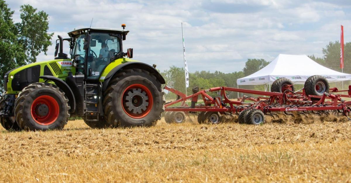 Nedvességmegőrzés, direktvetés és mechanikus gyomszabályozás – a jövő technológiái a HORSCH nemzetközi gyakorlati napján
