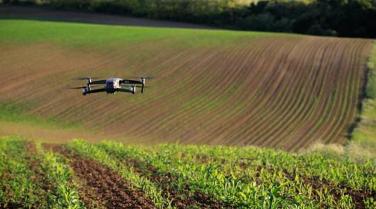 Hatalmas előrelépések a légi növényvédelemben – így változtatja meg a dróntechnológia a magyar agráriumot Hatalmas előrelépések a légi növényvédelemben – így változtatja meg a dróntechnológia a magyar agráriumot