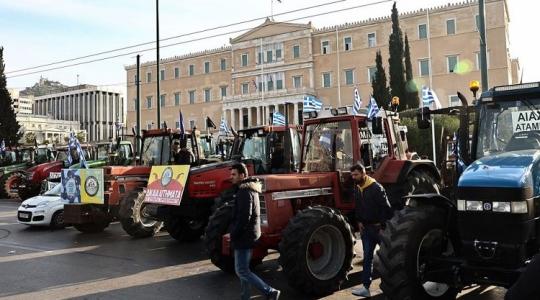 A gazdák hatalmas fennakadást okoznak! Traktorokkal vonultak a főváros központjába tiltakozásként! A gazdák hatalmas fennakadást okoznak! Traktorokkal vonultak a főváros központjába tiltakozásként!