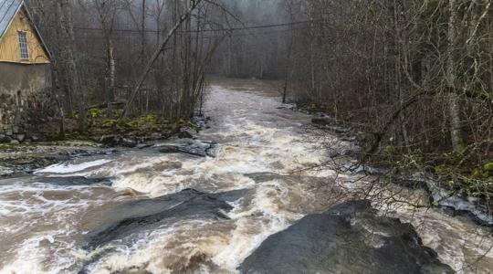 Időjárás: Elered az eső, így érkezik fölénk a felhőzete +VIDEÓ