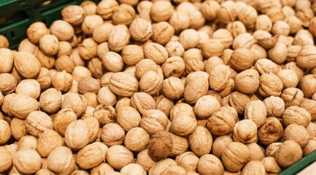 Kínai dió árasztja el az uniós piacot