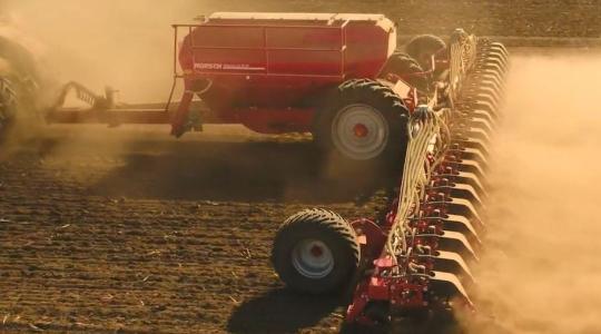 Egyenletes kelés, biztos alap – merre tartanak a szemenkénti vetőgépek?