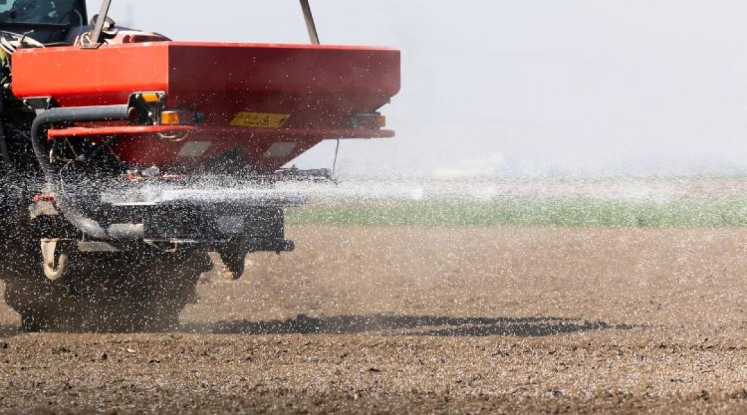 A gazdák megmondták, Brüsszel mégis meglépte: Itt a feketeleves a műtrágyapiacon