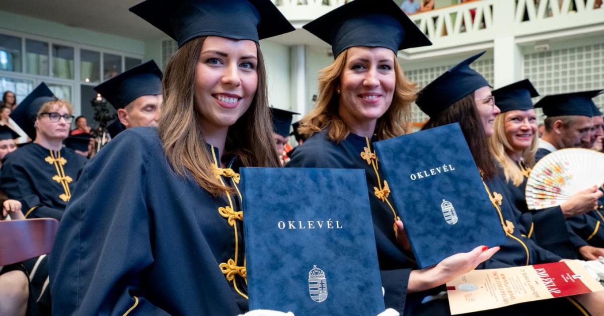 Értékes diploma: csaknem kétszázan végeztek a Széchenyi István Egyetem Mosonmagyaróvári Karán