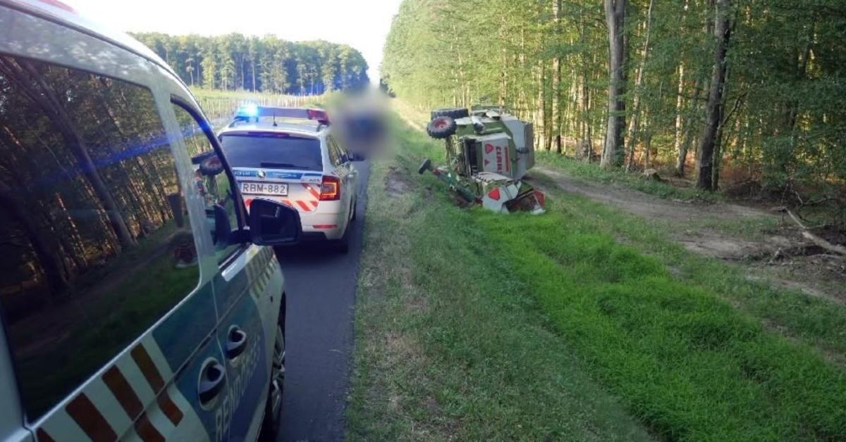 Teljes útzár mellett mentenek egy kombájnt Zalában