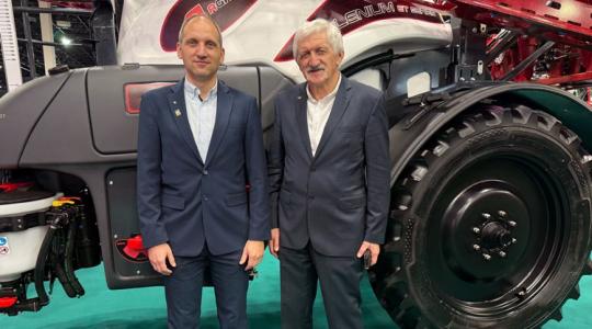 Apáról fiúra: A titok, ami 35 éve sikerre viszi a szegedi gépkereskedő családot Apáról fiúra: A titok, ami 35 éve sikerre viszi a szegedi gépkereskedő családot