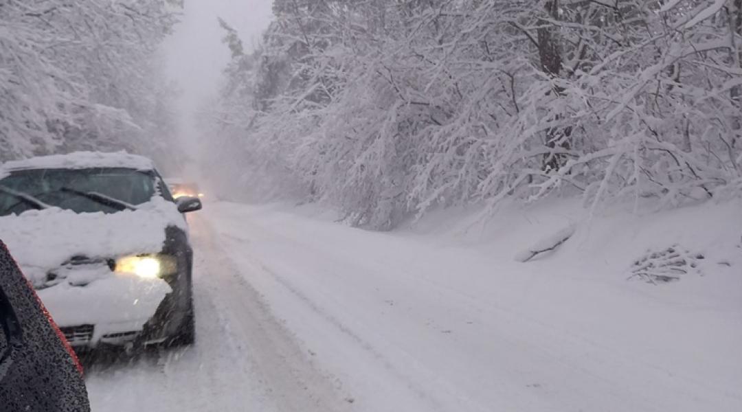 Kritikus hóhelyzet: eddig 30 cm, és a viharos szél hordja az utánpótlást is