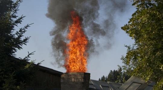 Hétvégi kéménytüzek: ha ilyen hangot hallasz, azonnal hívd a tűzoltókat! Hétvégi kéménytüzek: ha ilyen hangot hallasz, azonnal hívd a tűzoltókat!