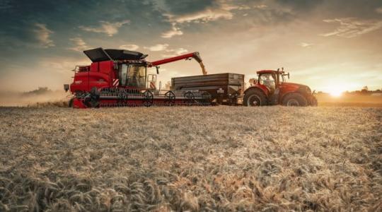 Új szintre lép a szántóföldi munka: Érkeznek a Case IH 2027-es betakarítógép-, bálázó- és traktorfejlesztései Új szintre lép a szántóföldi munka: Érkeznek a Case IH 2027-es betakarítógép-, bálázó- és traktorfejlesztései