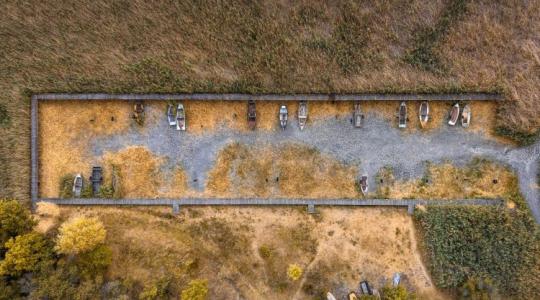Túl a nádason – drámai fotókon mutatta meg a kiszáradó Velencei-tó rejtett arcát egy magyar fotográfus Túl a nádason – drámai fotókon mutatta meg a kiszáradó Velencei-tó rejtett arcát egy magyar fotográfus