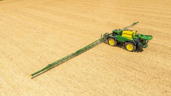 A John Deere nagyobb tartálykapacitással és a szórókeret korszerű technológiájával bővíti 500R típusú permetezőgép-sorozatát