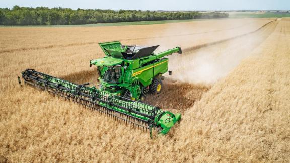 A John Deere bemutatja a 2027-es modellév fejlesztéseit a T5/T6, S7 és X9 sorozatú kombájnoknál