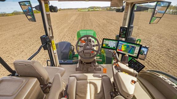 A John Deere bemutatja a 280–410 LE teljesítményű, megújult 8R, 8RT és 8RX traktormodelljeit A John Deere bemutatja a 280–410 LE teljesítményű, megújult 8R, 8RT és 8RX traktormodelljeit