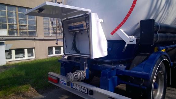 Forgótengelyes ZVVZ NKR 46 silós félpótkocsi