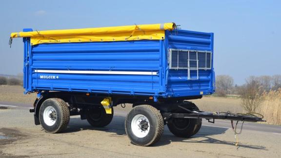 MOLČIK forgózsámolyos 3 oldalra billenthető mezőgazdasági pótkocsi MOLČIK forgózsámolyos 3 oldalra billenthető mezőgazdasági pótkocsi
