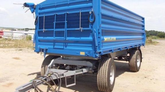 MOLČIK forgózsámolyos 3 oldalra billenthető mezőgazdasági pótkocsi MOLČIK forgózsámolyos 3 oldalra billenthető mezőgazdasági pótkocsi