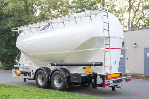 Táp és ömlesztett áru szállító ZVVZ silós tandem pótkocsi