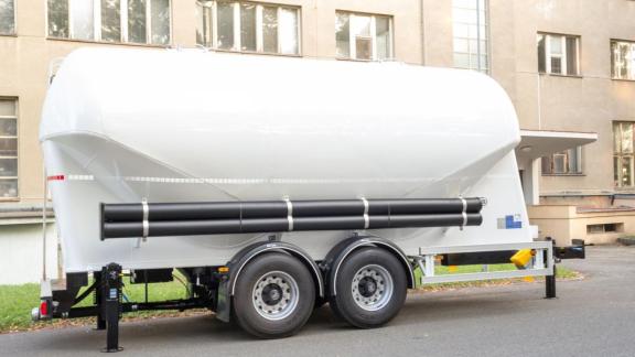 Táp és ömlesztett áru szállító ZVVZ silós tandem pótkocsi Táp és ömlesztett áru szállító ZVVZ silós tandem pótkocsi