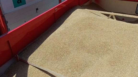 KÖZÚTI FORGALOMBAN HASZNÁLHATÓ csigás takarmány szállító traktor vontatású pótkocsi KÖZÚTI FORGALOMBAN HASZNÁLHATÓ csigás takarmány szállító traktor vontatású pótkocsi