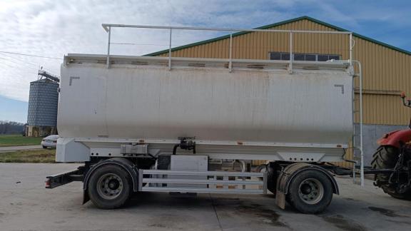 Menci takarmány- és terményszállító forgózsámolyos pótkocsi Menci takarmány- és terményszállító forgózsámolyos pótkocsi