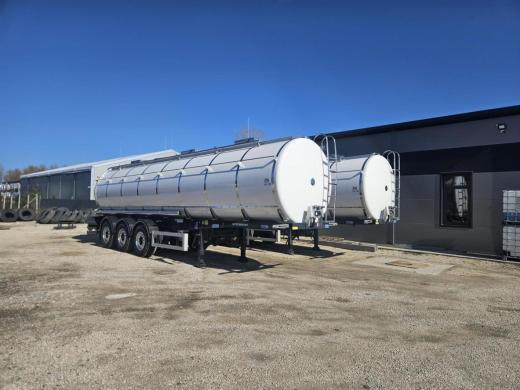 Új GRAPAR tartályos félpótkocsikkal bővült a SZLANKA TRANS flottája