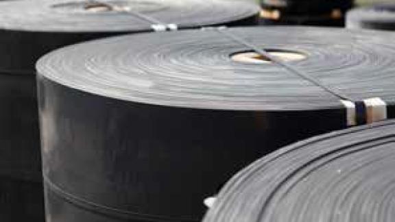  Kevesebb karbantartás, hosszabb élettartam – a serleges felhordó megbízhatósága a hevedernél kezdődik