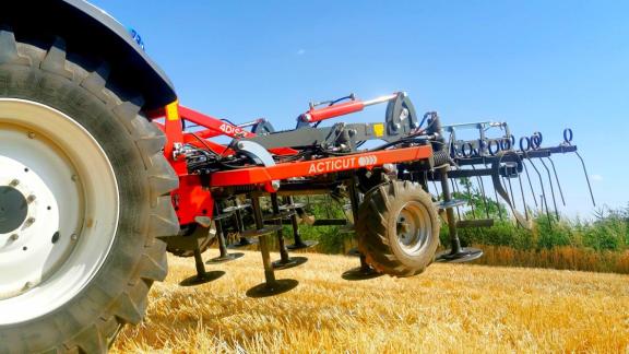 Nyári tarlóápolás mesterfokon: időt, pénzt és vizet spórolhatsz Nyári tarlóápolás mesterfokon: időt, pénzt és vizet spórolhatsz