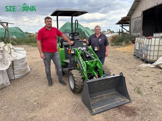 Gépátadás a SZEGÁNÁNÁL-Elektromos mini rakodóval lett hatékonyabb a mindennapi munka Gépátadás a SZEGÁNÁNÁL-Elektromos mini rakodóval lett hatékonyabb a mindennapi munka