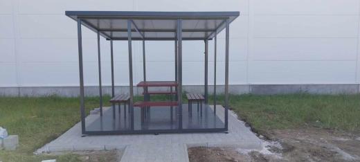 Oldalfal nélküli kültéri dohányzó gyártása az AboSzol Kft.-nél