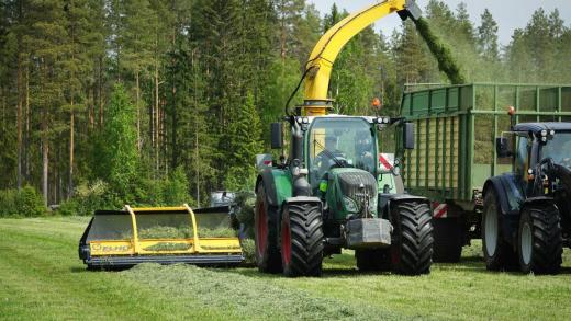 ELHO COBRA vontatott szecskázógép ELHO COBRA vontatott szecskázógép